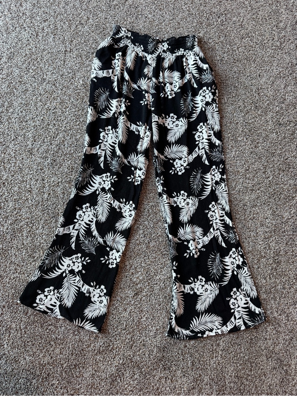 Love Stitch Tropical Floral Wide Leg Palazzo Pants M Black White Boho Resort
